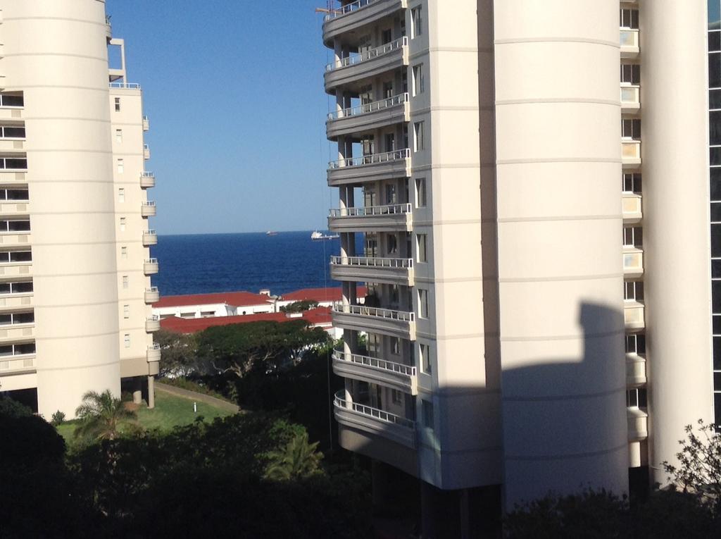 304 Lighthouse Mall Umhlanga Exterior photo